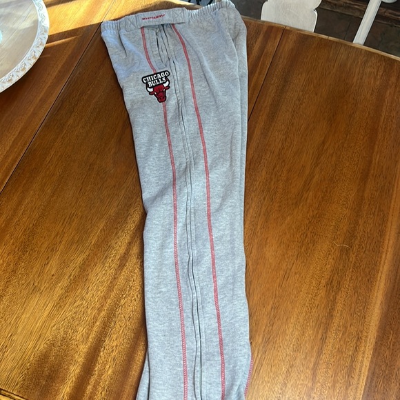 Zipway Basketball Chicago Bulls sweatpants, Size XL 18-20 - Picture 6 of 12